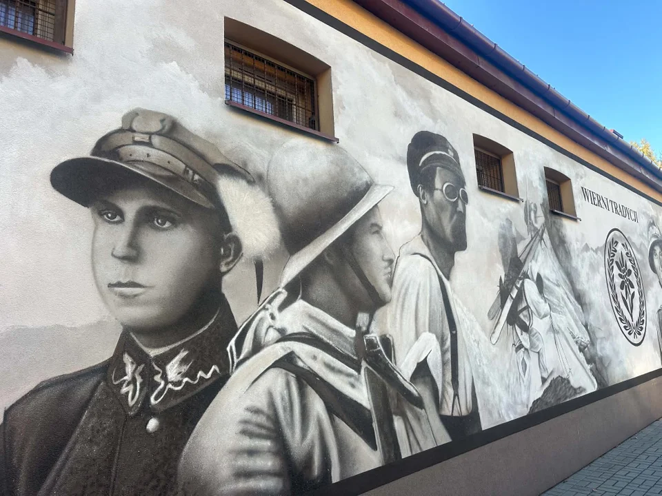 „Wierni tradycji”. Nowy mural z podhalańczykami przy ul. Dąbrowskiego w Rzeszowie
